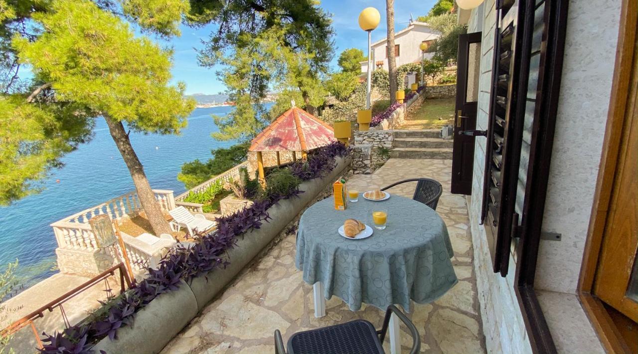Seaview & Beachfront Apartments Jakov Donji Okrug (Ciovo) Exterior foto
